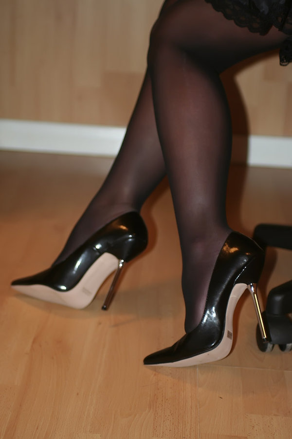 mature in high heels and pantyhose