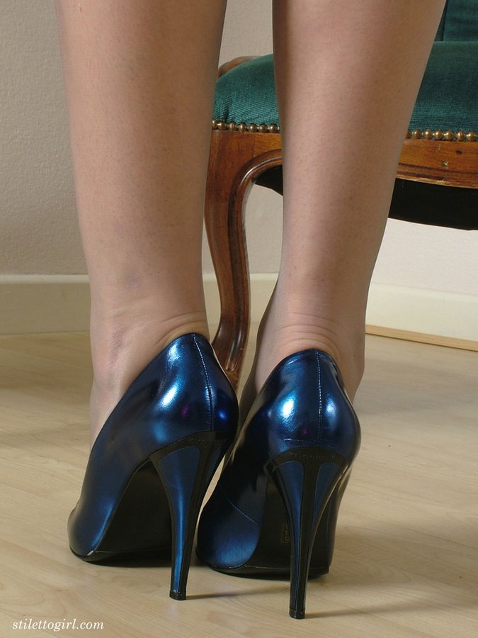 secretary in heels and pantyhose