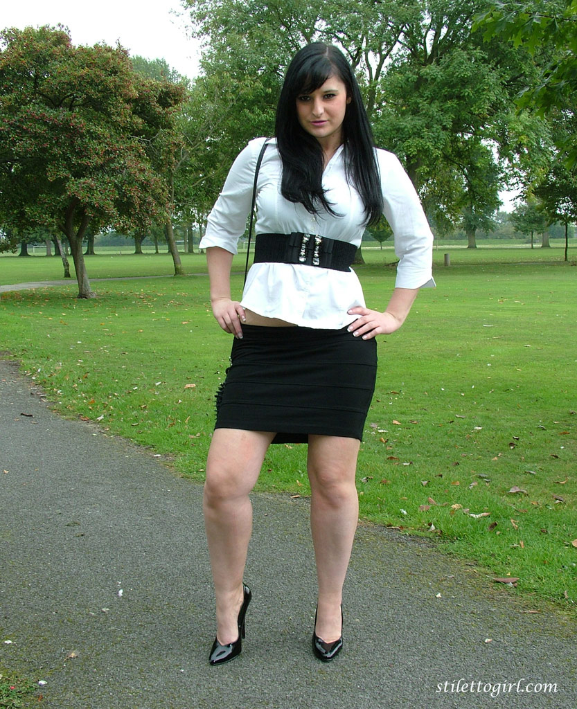bébé en hauts talons et collants