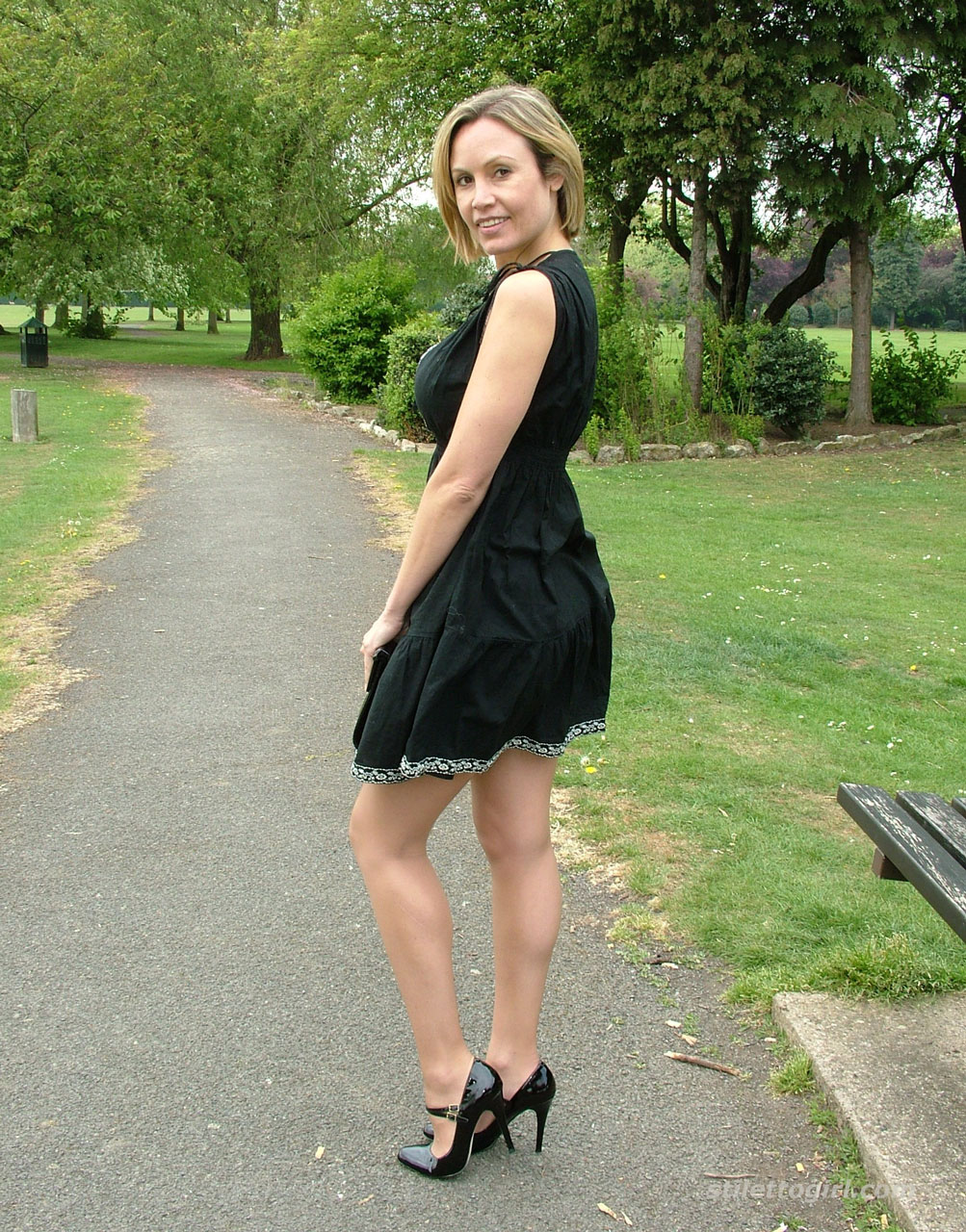 lady in platforms and pantyhose